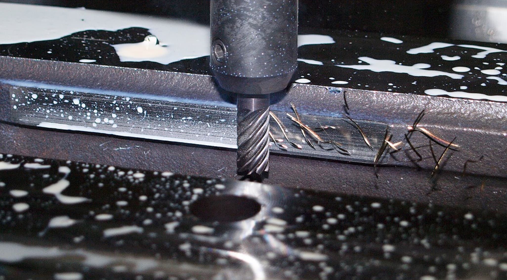 Milling – Milling machines, machining centres and 5-axis centres from GROB