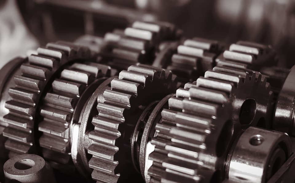 Gear cutting – From hobbing and power skiving to grinding and honing – or alternatively broaching
